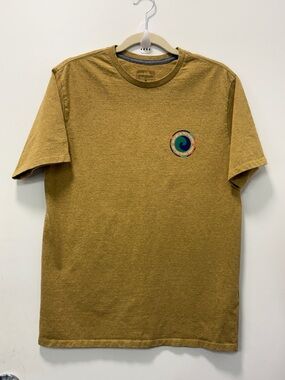 PATAGONIA MEN SHORT SLEEVE CREW  T-SHIRT IN MUSTARD BROWN WITH CHEST EMBLEM